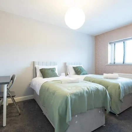 Huge Sleeps 12 Private Parking Pets Ok
