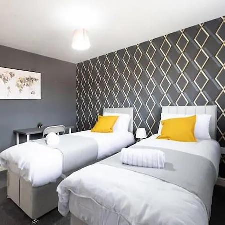 Holiday home Huge Sleeps 12 Private Parking Pets Ok *