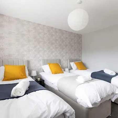 Holiday home Huge Sleeps 12 Private Parking Pets Ok *