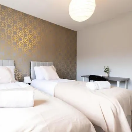 Huge Sleeps 12 Private Parking Pets Ok بيت للعطل ليدز