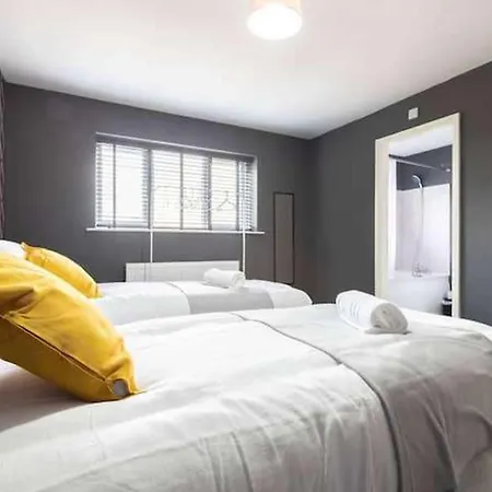 Huge Sleeps 12 Private Parking Pets Ok ليدز